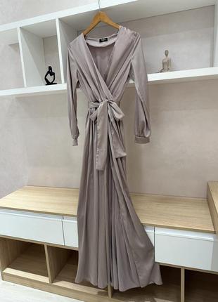 Платье в пол разрез на ножке