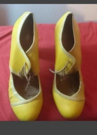 Туфлі andre  нат шкіра,.p38/39. іспанія