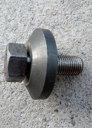 Болт фланца коробки мерседес 609 - 814.