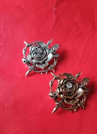 Креативная брошь роза с черепами в винтажном стиле