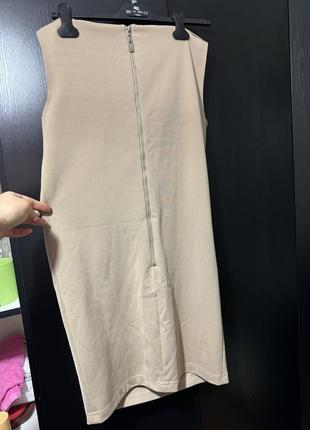 Платье мини, очень хорошо смотрится, ему много лет.