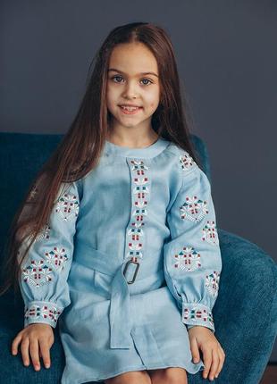 Платье вышитое для девочки (621) голубое