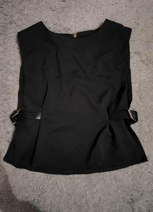 Шикарний топ з відкритими боками розрізами і ремінцями