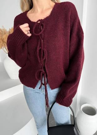 Вязаный укороченный кардиган на завязках с объемными рукавами