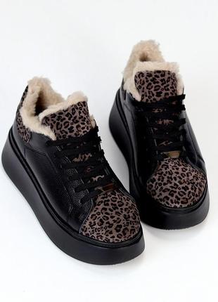 Жіночі кросівки