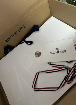 Куртку moncler