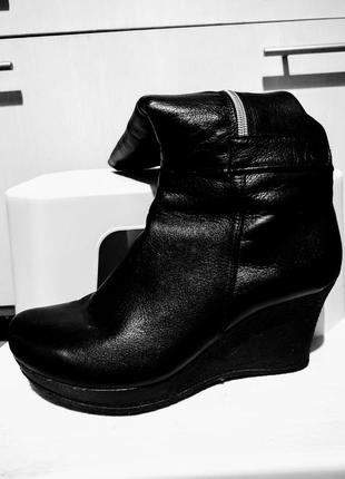 Сапоги женские черного цвета