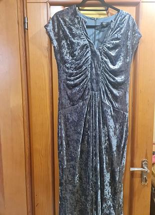 Серое бархатное платье
