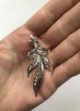 Винтажная брошь с гравировкой