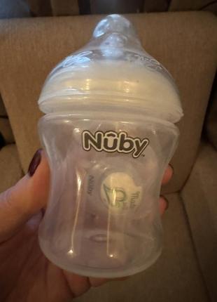 Бутылочка с соской и пустышка для малыша nuby