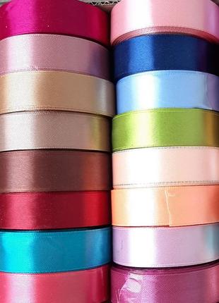 Декор, бантики з атласної стрічки