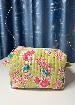 Бавовняна косметичка ручної роботи в яскравий квітковий принт