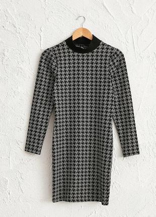 Сукня, принт гусяча лапка. плаття по фігурі, на спинці гарний виріз lc waikiki