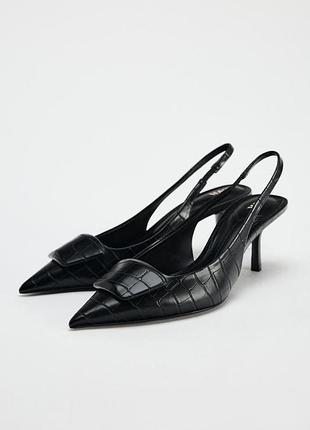 Відкриті чорні мюлі з принтом zara new