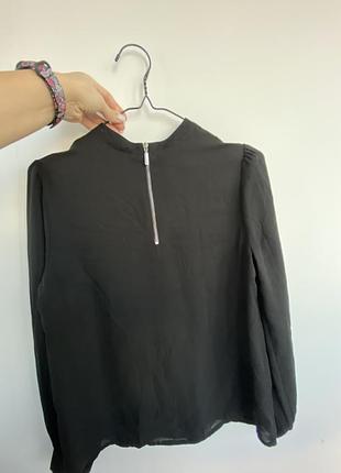 Блуза черная с вырезом 42-44
