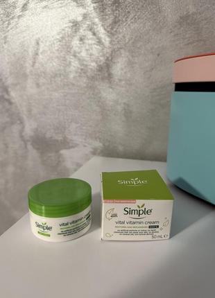 Нічний крем для обличчя simple