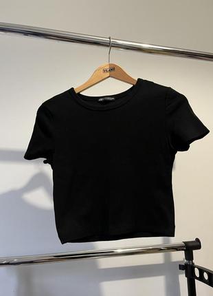 Базовая черная футболка zara