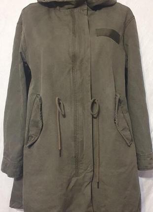 Шикарна куртка від zara basic. дуже класна якість. тканина зверху виглядає як варена ( тобто неоднот