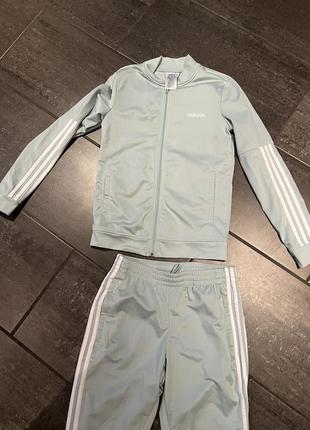 Женский спортивный костюм adidas