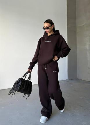 Стильный базовый спортивный костюм в стиле oversize.