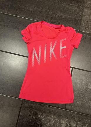 Женская футболка nike