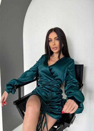 Атласное платье платье с драпировкой