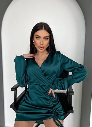 Атласное платье платье с драпировкой