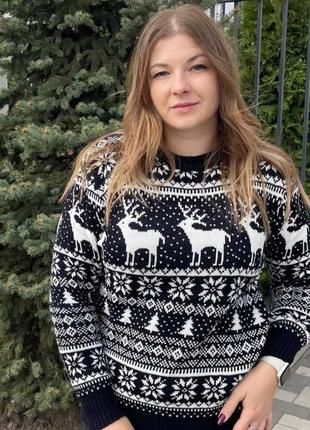 Новогодний свитер с оленями