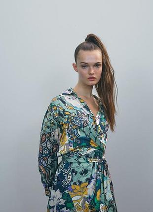 Брендова атласна сукня на запах тренд принт від zara
