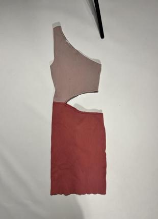 Платье с вырезом мини