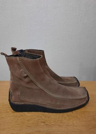 Жіночі черевики