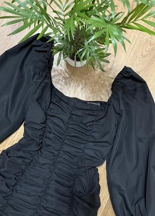 Сукня з обʼємними рукавами