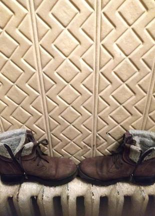 Ботинки  замшевые  на  меху  38-39  размер  б.у.в  хорошем  состоянии!