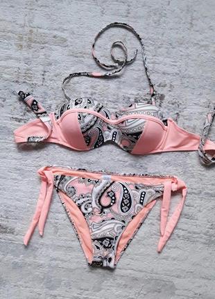 Стильный купальник в состоянии нового, 46-48, полиамид, эластан