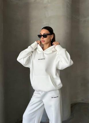 Стильный базовый спортивный костюм в стиле oversize. комфортный, удобный и приятный к телу