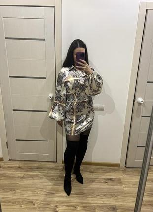 Атласное платье prettylittlething