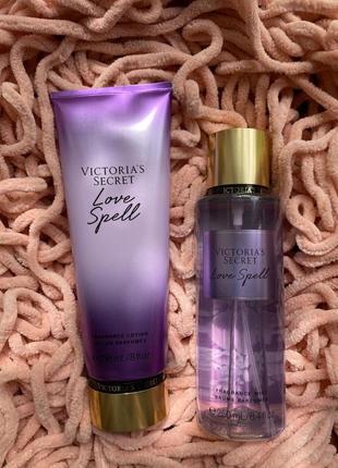 Подарунковий набір love spell victoria's secret парфумований лосьйон крем для тіла міст спрей вікторія сикрет