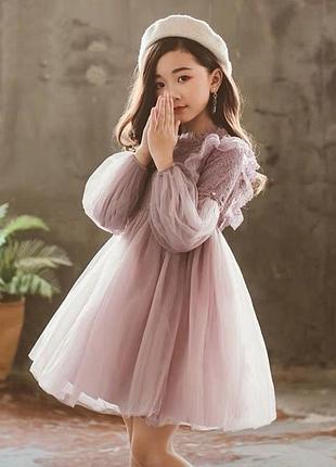 Красивое кружевное платье
🌹 рукава фатиновые. низ два слоя фатина