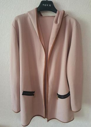 Біжова накидка, кардиган із латками