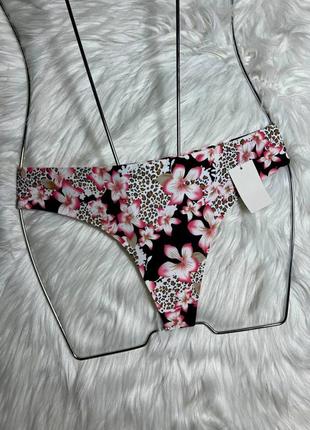 Бесшовные трусики стринги в цветочный принт