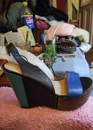 Очень крутые босоножки