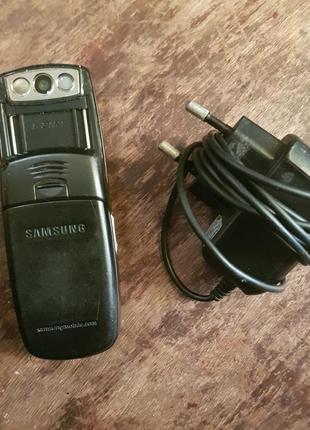Телефон samsung и зарядное устройство3 фото