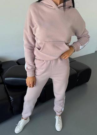 Женский спортивный костюм