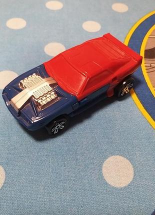 Машинка хотвілс