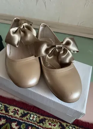 Туфлі на дівчинку з бантиком