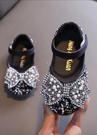 Шикарные нарядные туфли для вашей принцессы
камешки не осыпаются!