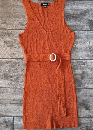 Жіноча сукня з поясом