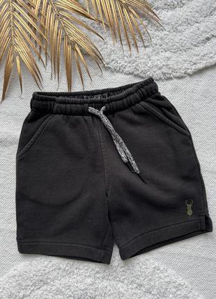 Шорты черные утепленные 3-4 года