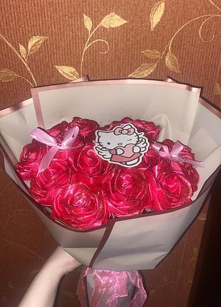 Букет из хеллоу котти из атласной ленты2 фото