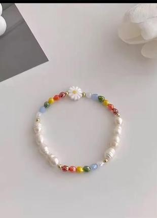Браслет цветные бусины ромашка